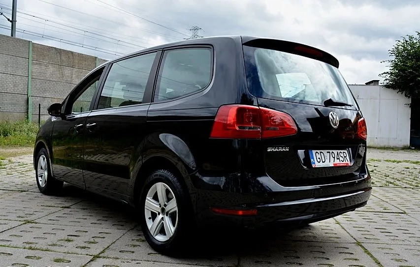 Volkswagen Sharan cena 44900 przebieg: 203000, rok produkcji 2013 z Niemodlin małe 232